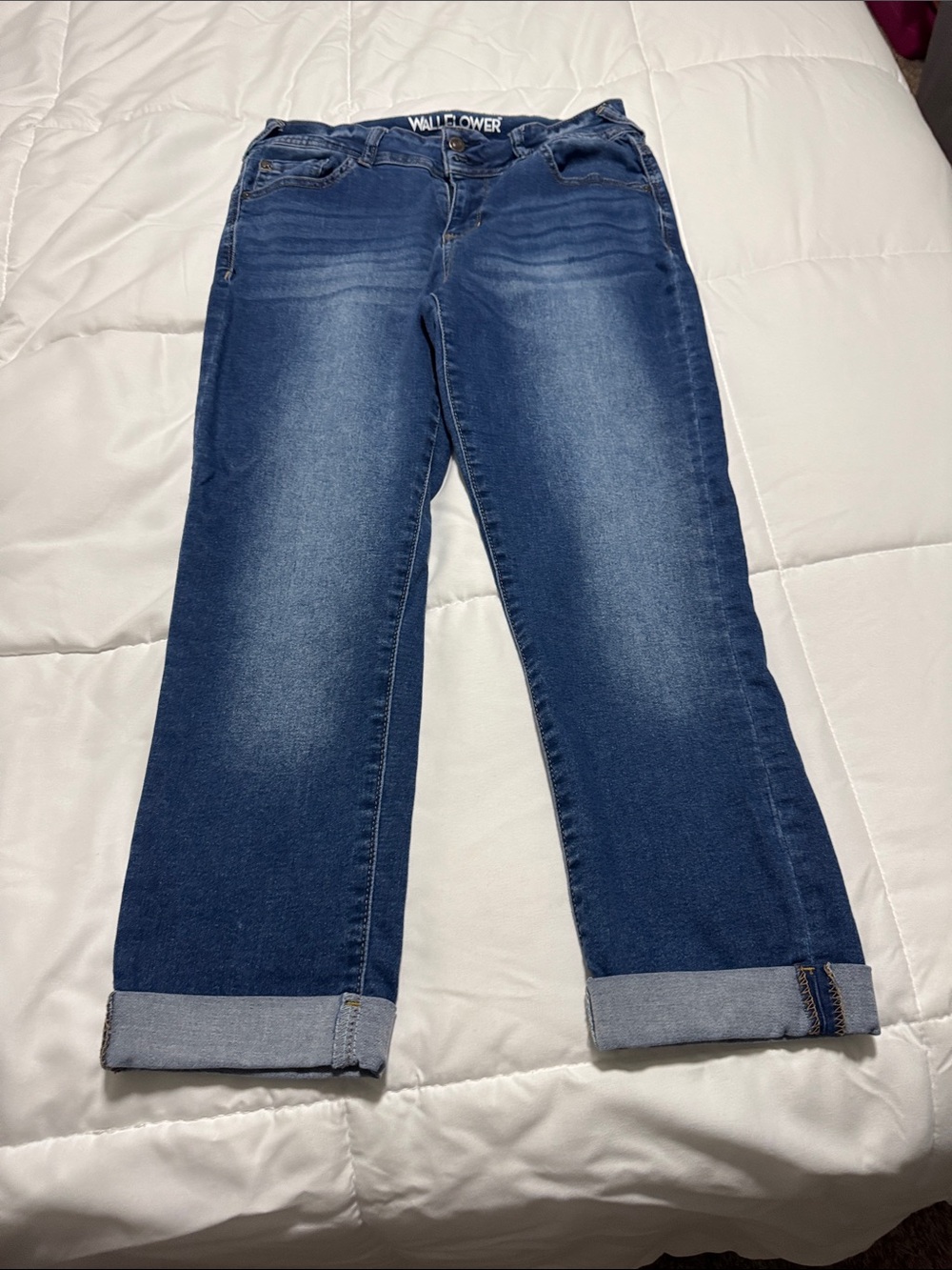Wallflower Women's Blue Straight-Leg capris Jeans. The ultra fit